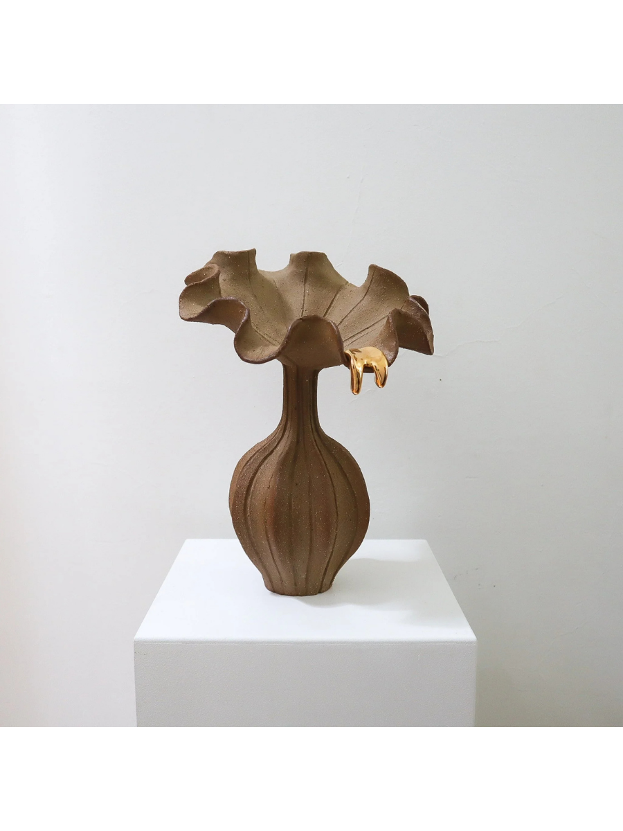 Jessica Eun Kyoung Choi, Blume Brown/Gold